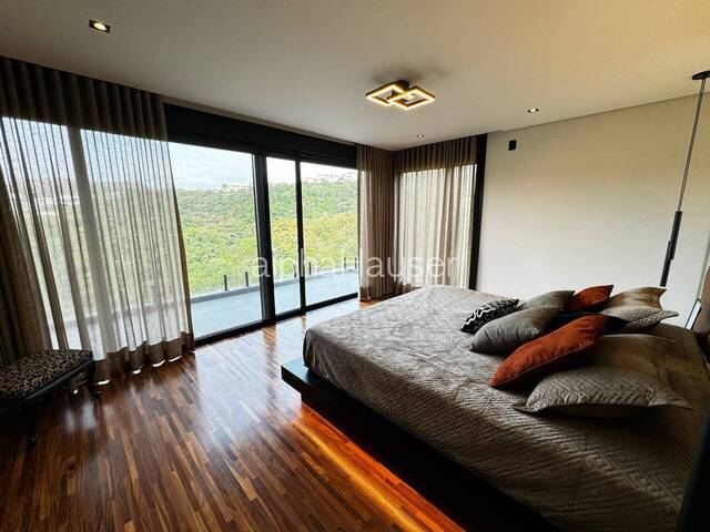 Casa para Venda em Santana de Parnaíba - 4