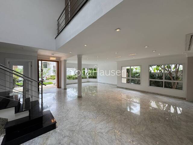 #1271 - Casa para Venda em Santana de Parnaíba - SP