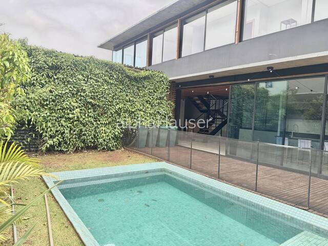 #1032 - Casa para Locação em Santana de Parnaíba - SP