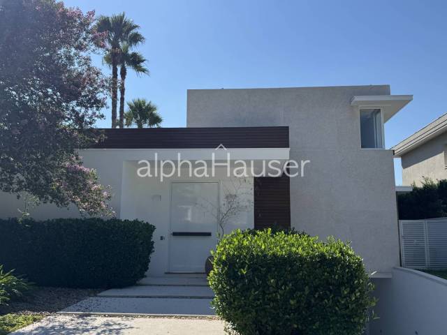 #1167 - Casa para Locação em Santana de Parnaíba - SP